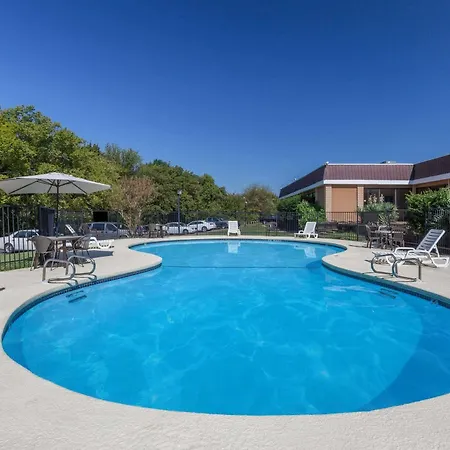 Executive Inn Of Mt Pleasant.